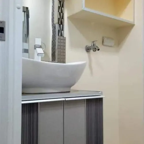 Reinastar Staycation @ Mplace Residences Hotel 4*